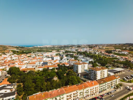 Spacious 3-Bedroom Apartment in Downtown Lourinhã with a Balcony and Terraces