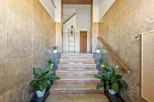 Apartamento T2 com sótão 80m2 aproveitável — Buraca