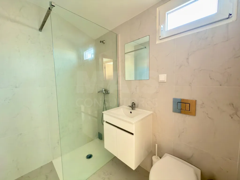 Moradia no coração de Peniche, totalmente renovada e com excelente potencial de investimento
