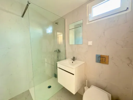 Moradia no coração de Peniche, totalmente renovada e com excelente potencial de investimento