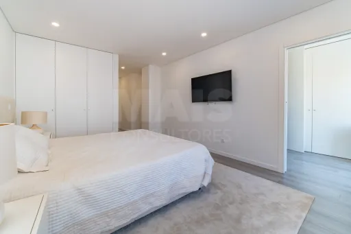 T4 Duplex com Vista Panorâmica sobre o Rio Tejo e Lisboa | Montijo