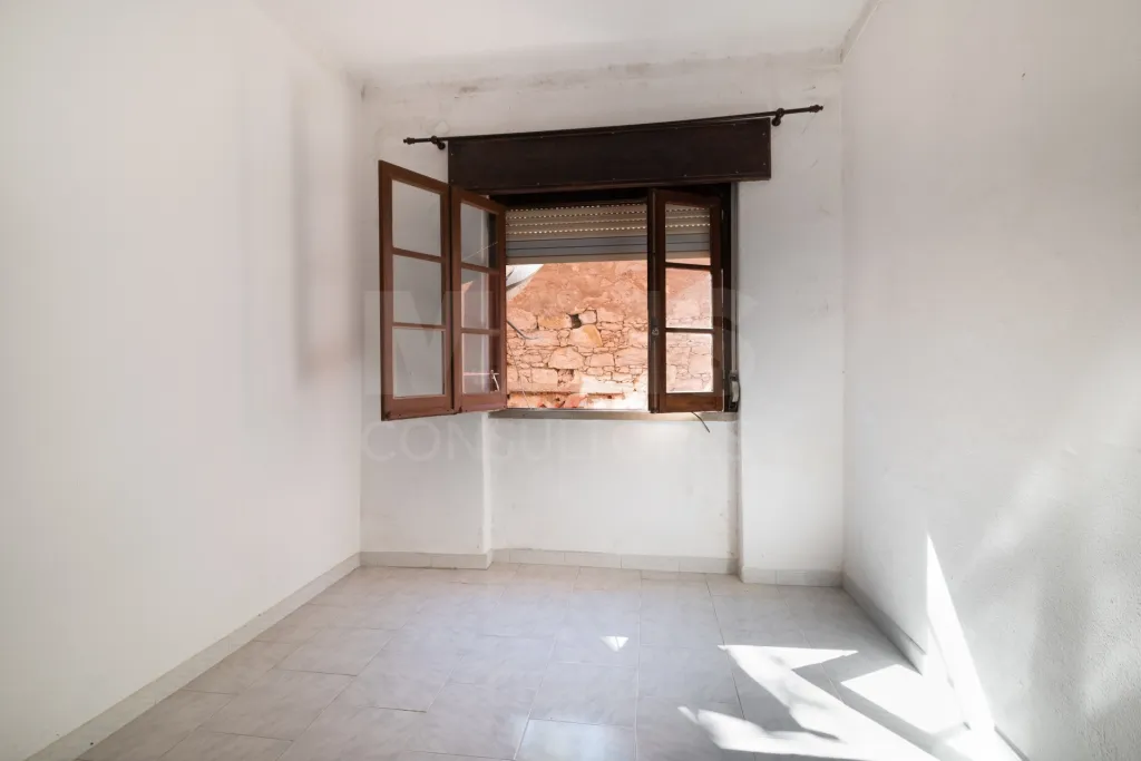 Prédio em propriedade total, localizado numa zona central da Lourinhã,