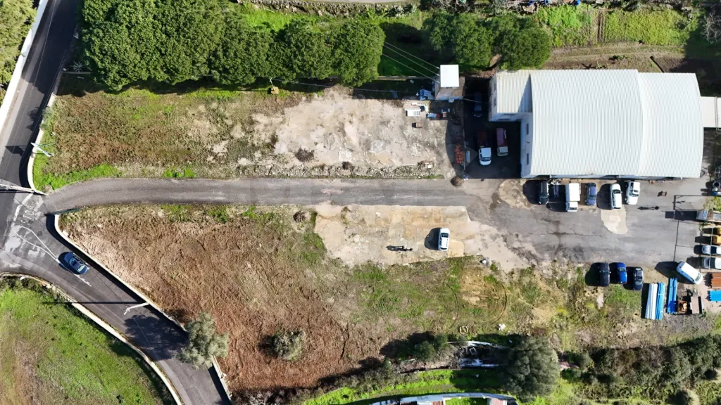 Warehouse on 9342m2 plot in Terrugem