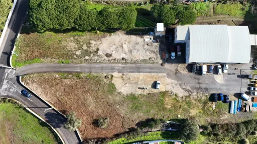 Armazém inserido em terreno de 9342m2 na Terrugem