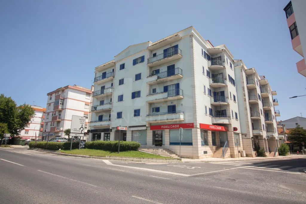 Apartamento T4 no Carregado