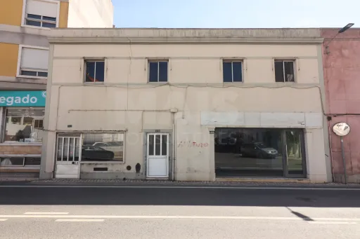 Prédio Centro Carregado / Lisboa