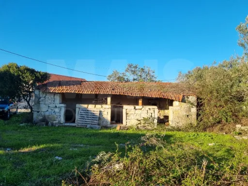 Moradia em ruinas, em Barreirinhas, ALCANEDE