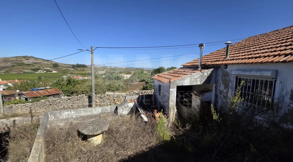 Moradia Térrea com Espaço  Exterior