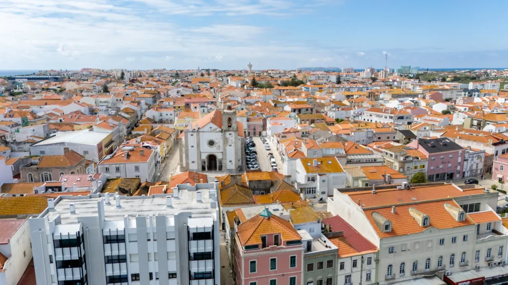 T1 novo com terraço no centro de Peniche