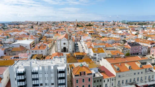 T1 novo com terraço no centro de Peniche
