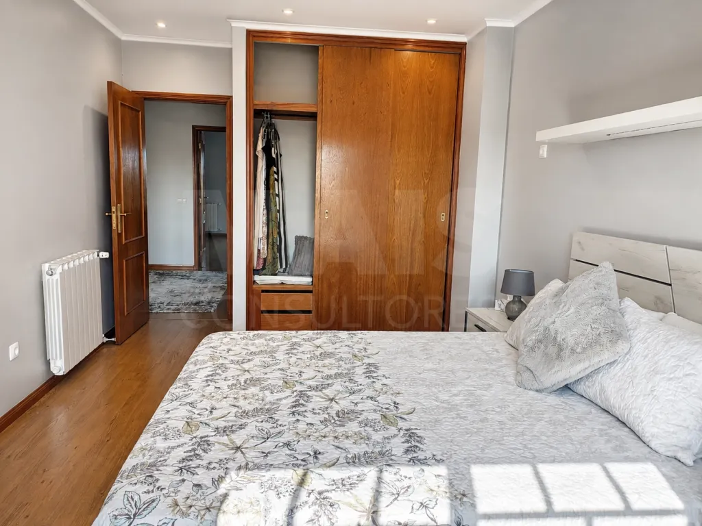 Moradia T3+1 pronta a habitar | Garagem fechada, pátio com churrasqueira e a 5 min das praias !
