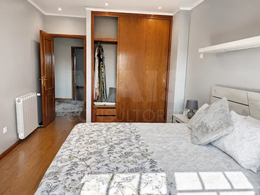 Moradia T3+1 pronta a habitar | Garagem fechada, pátio com churrasqueira e a 5 min das praias !