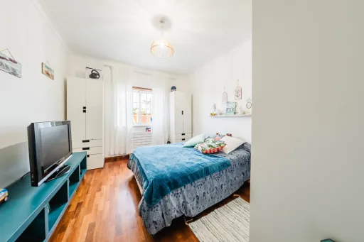 Apartamento T3 com Aquecimento Central, Garagem, Varandas e Arrecadações – Ferrel / Baleal