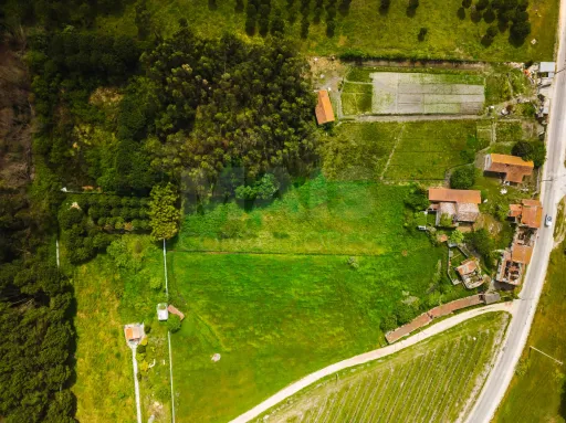 Moradia p/a restaurar c/ 225m2 de área em terreno c/ 6.473m2