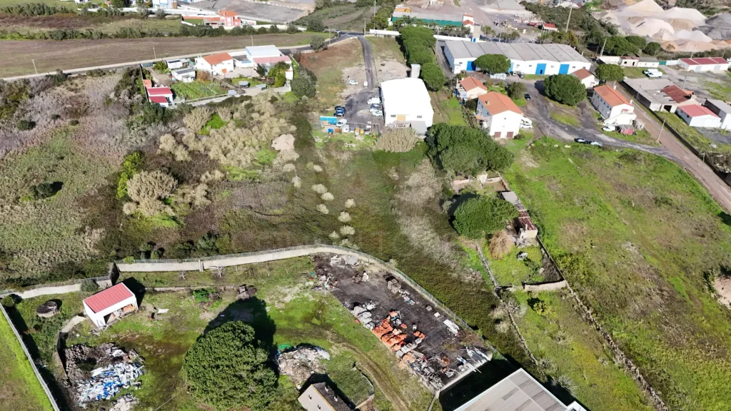 Warehouse on 9342m2 plot in Terrugem