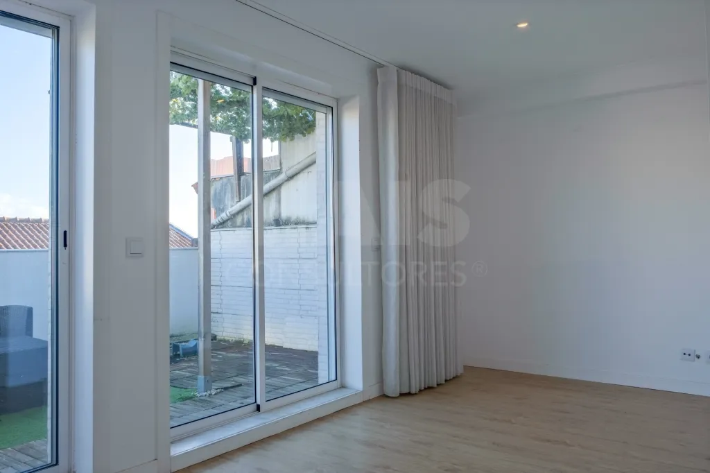 Apartamento T3 duplex remodelado
