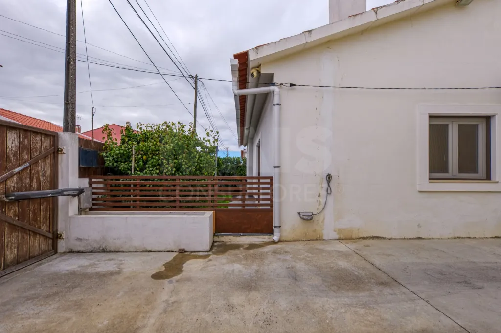 Moradia T3 Remodelada, Pronta a Habitar, com Ginásio, Anexo e Jardim