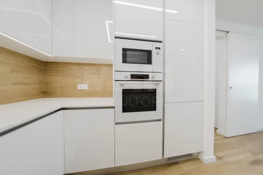 Apartamento T2 na Nazaré c/ 2 lugares de garagem