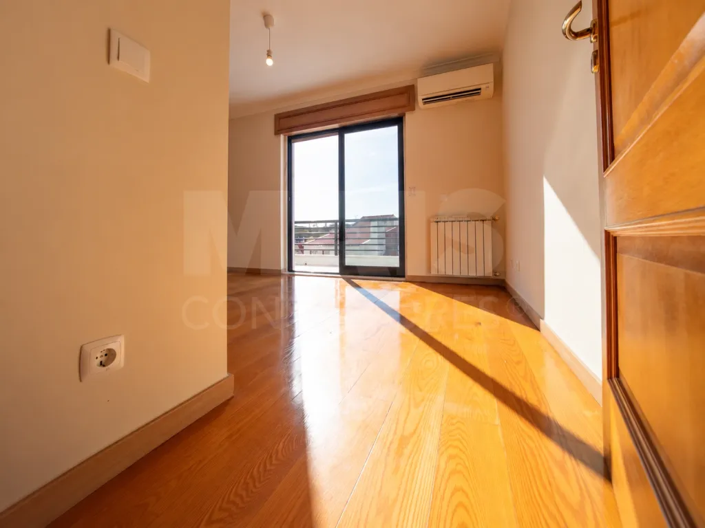 T2+1 em Condomínio Privado | 167 m² | 2 Lugares de Garagem | Jardim do Torel