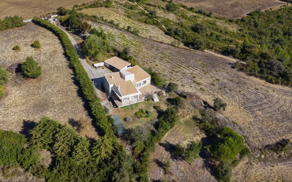Quintinha com moradia T3 Térrea a 10 minutos de Arruda dos Vinhos