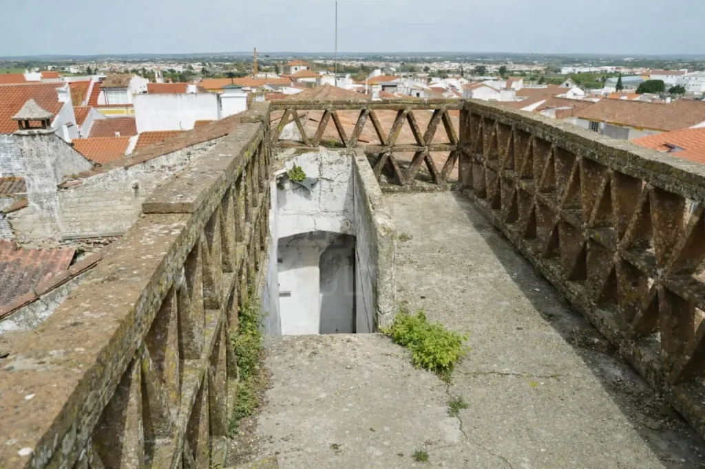 Edifício único do século XVII para reabilitação em Évora
