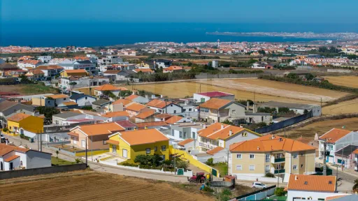 Moradia nova T4 com quintal e garagem
