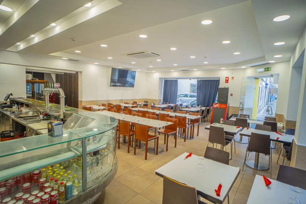 Trespasse de Emblemático Restaurante e Pastelaria no Coração de Vila Franca de Xira