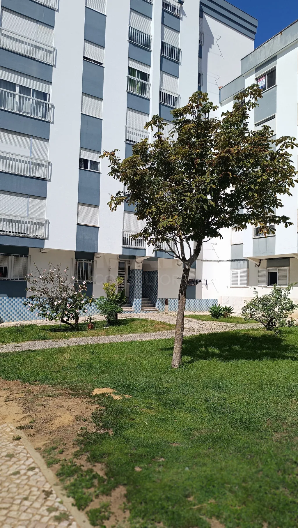2-Bedroom Apartment in Seixal with Two Elevators