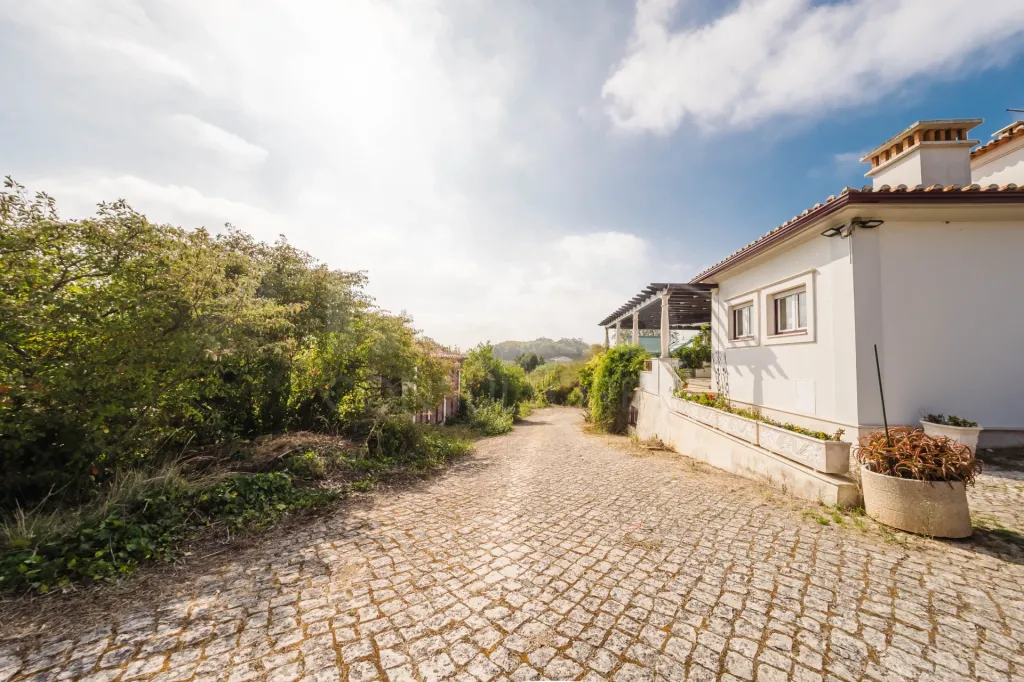 Quinta T4 C/ Garagem e mais de 13.000 m² terreno em Carvalhal, Bombarral