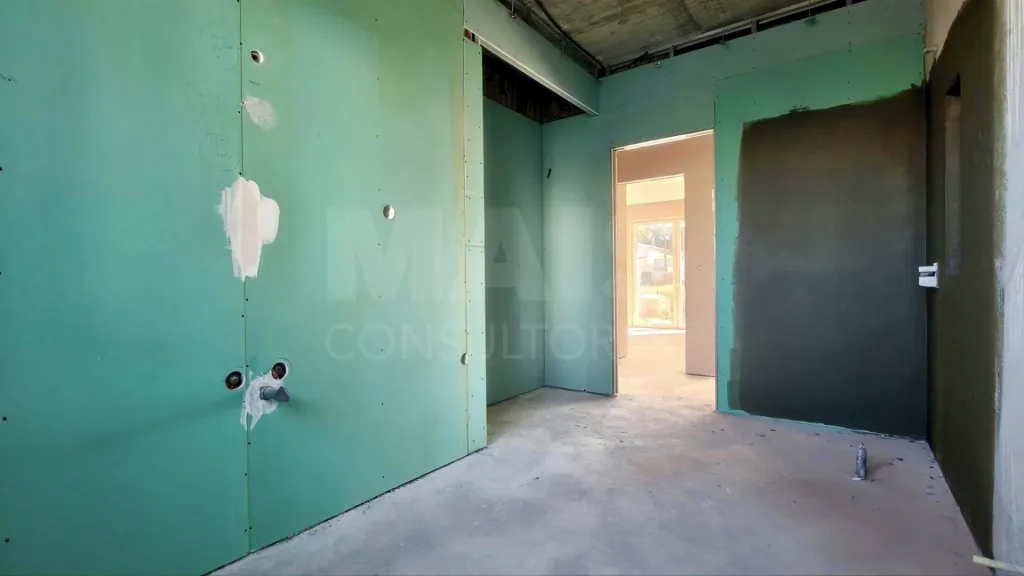 Moradia Térrea T4 com Suite Master, Piscina de Água Salgada, Garagem e Acabamentos Premium !