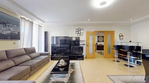 Apartamento T3 com garagem e arrecadação - Caneças
