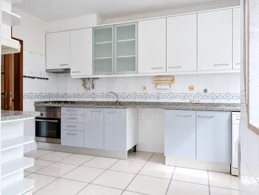 3-Bedroom Apartment in Downtown Carnaxide
