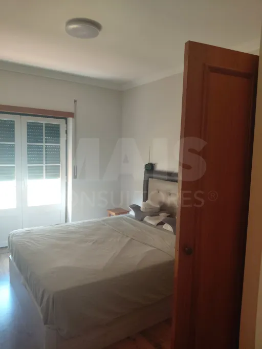 Moradia T4 com Jardim, Garagem e Churrasqueira no Centro de Olho Marinho – Óbidos