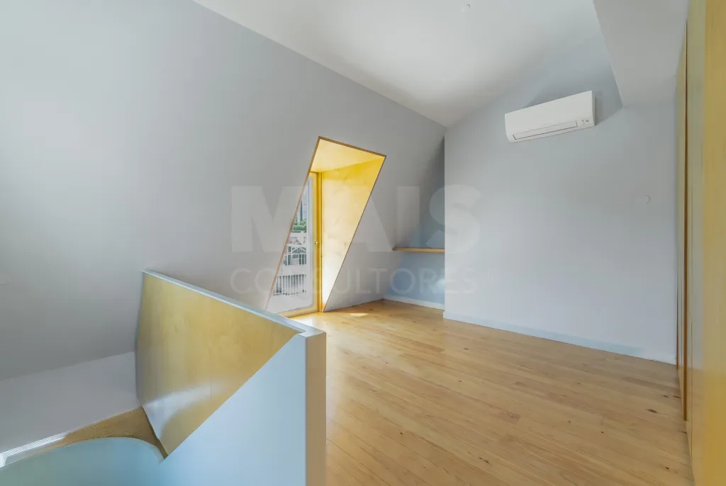 One-Bedroom Architectural Duplex with Terrace