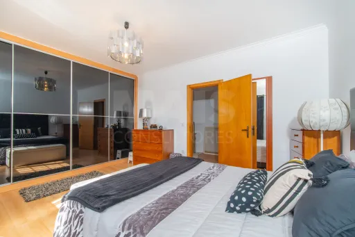 Moradia T2+2 totalmente remodelada com piscina aquecida no Porto Alto