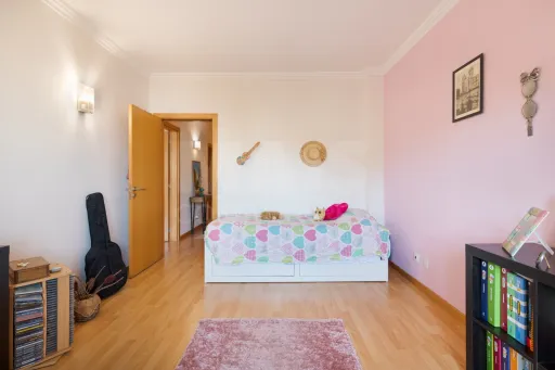 Andar de Moradia T4 com Terraço em Agualva-Cacém
