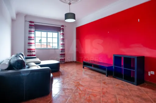 3-Bedroom Apartment with Parking and Storage in Samora Correia