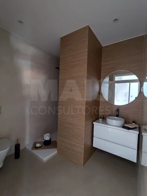 T2 Moderno em São Vicente | Chave na Mão | Totalmente Renovado
