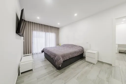 Moradia T3 Térrea Moderna em terreno c/ 2.610m2