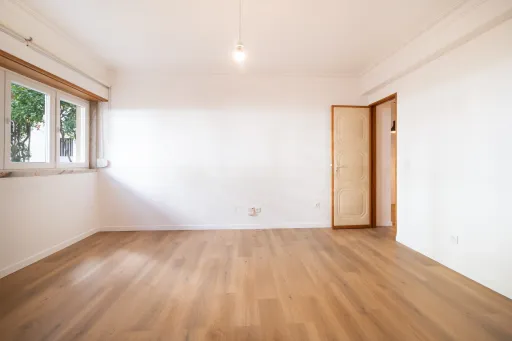Refurbished 3-bedroom apartment in Benfica