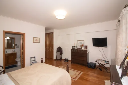 Apartamento T4 no Carregado