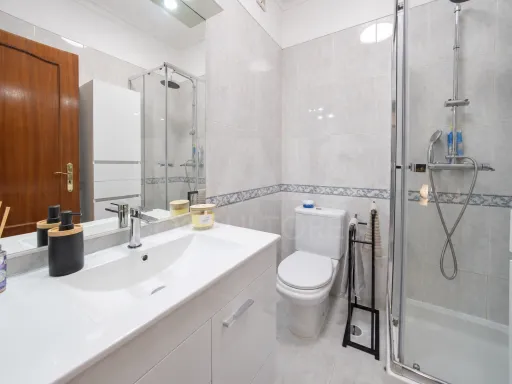 T3 no Carregado com excelentes areas com varanda e parqueamento