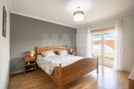 Moradia Térrea T5 com Piscina e Vista Deslumbrante – Serra de Aire e Candeeiros