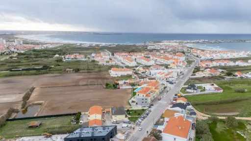 Terreno para Construção a poucos metros da Praia do Baleal