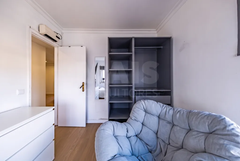 Apartamento T3 Renovado com Garagem Box – Cidade Nova, Caldas da Rainha