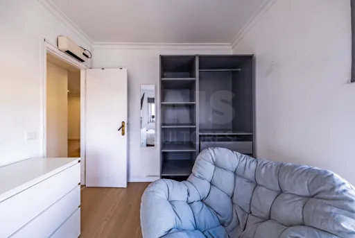 Apartamento T3 Renovado com Garagem Box – Cidade Nova, Caldas da Rainha