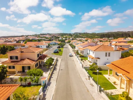 Moradia T4 em Olho Marinho | 260m² | Lote 734m²