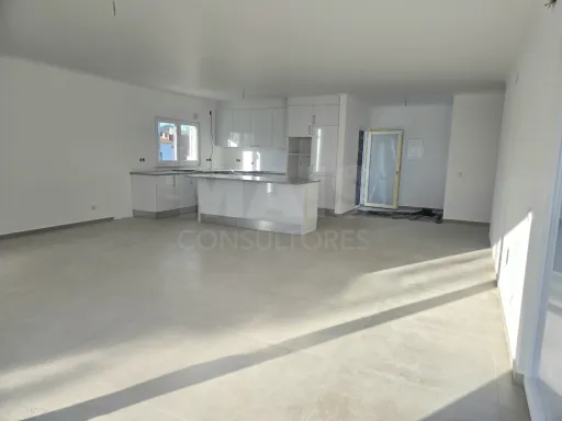 Moradia nova com piscina | Caldas da Rainha