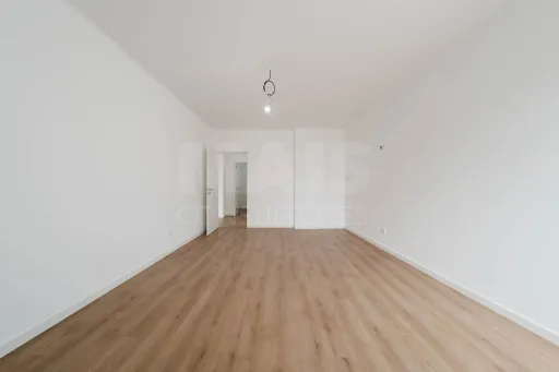 214 m² Store with Potential to Be Converted into a 4-Bedroom Apartment or Two Apartments – Excellent Investment Opportunity