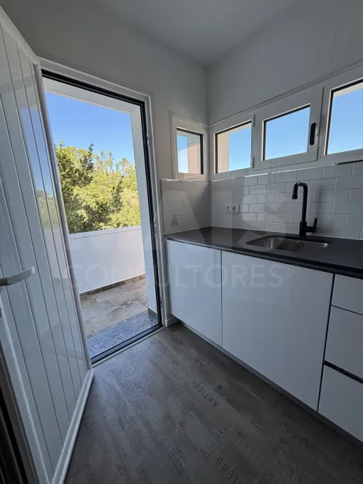 Prédio com três apartamentos T2 em Estoril - Cascais